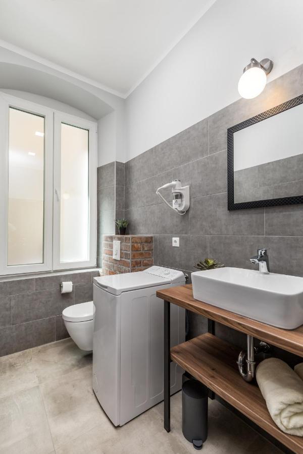 Apartments Porto Marina 2 里耶卡 外观 照片