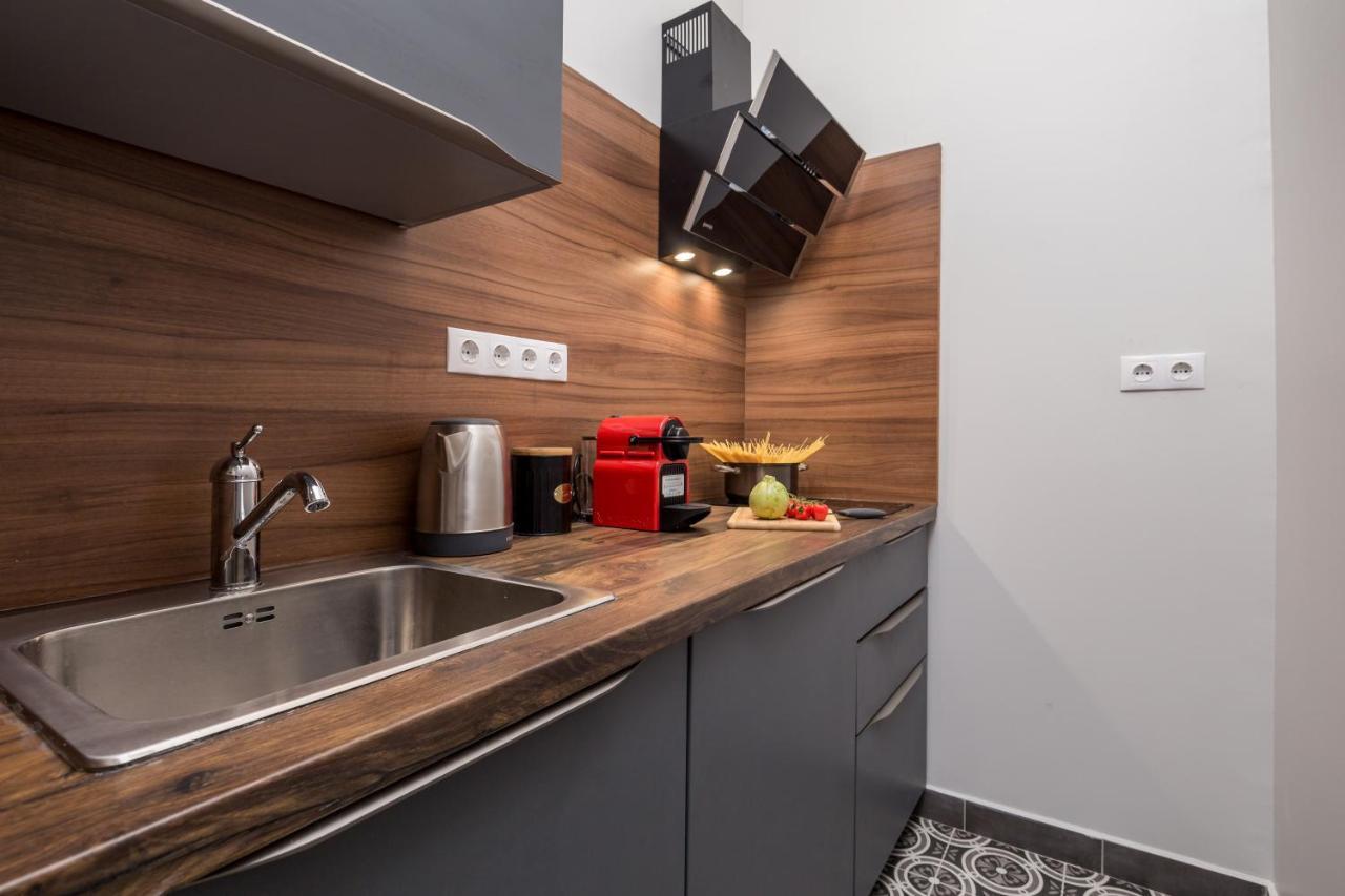Apartments Porto Marina 2 里耶卡 外观 照片