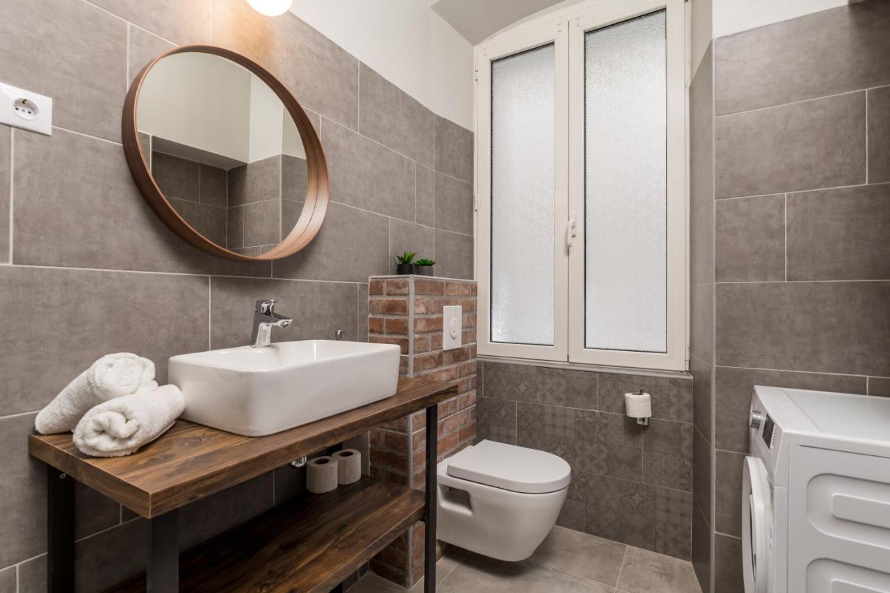 Apartments Porto Marina 2 里耶卡 外观 照片